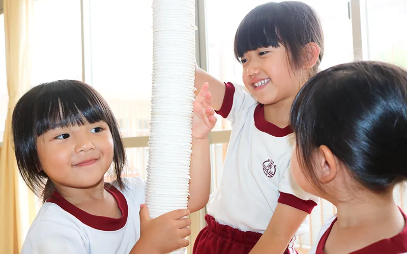 遊んでいる子供たち