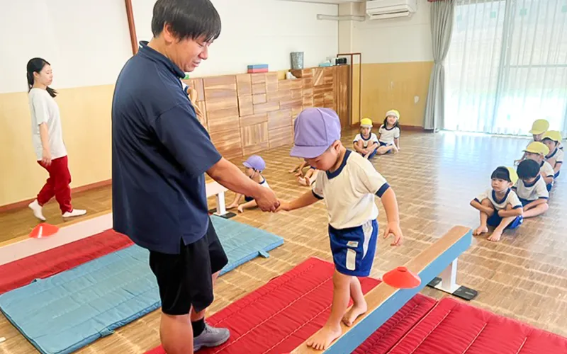 平均台を用いた授業の様子